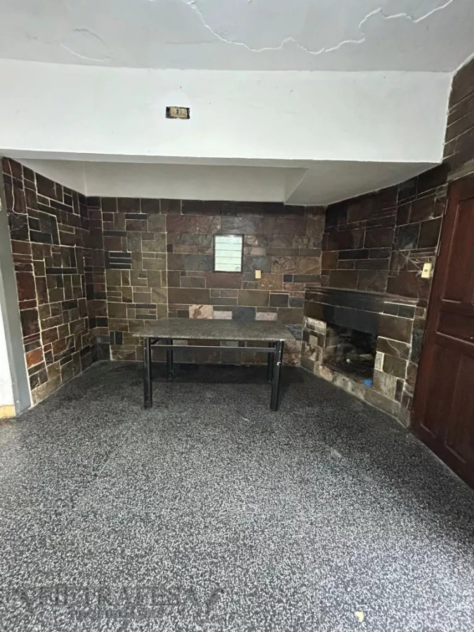 Casa ID.8716 - Casa en venta 2 dormitorios, 1 baño, fondo y cochera-Flor de Maroñas