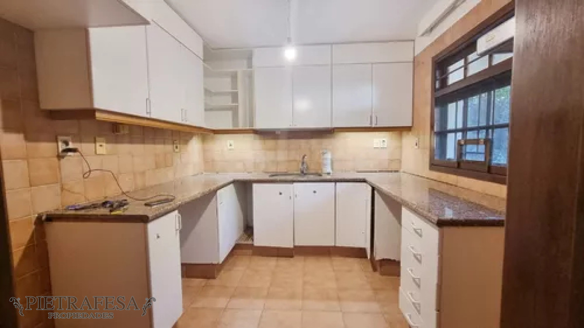 Casa ID.13064 - Casa en alquiler, 3dormitorios, 3baños, patio, cochera. Carrasco.