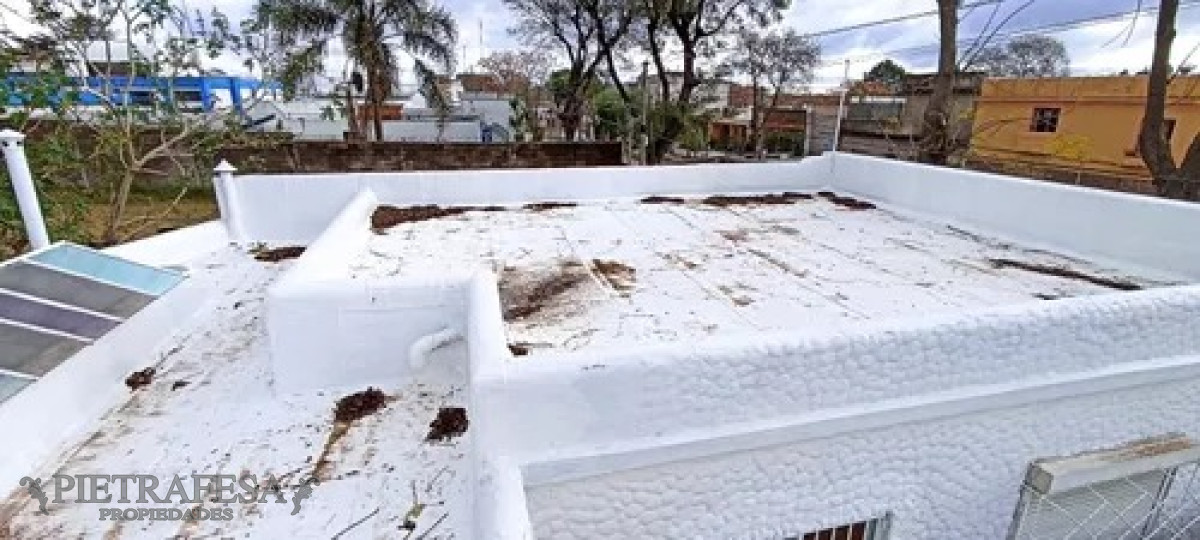 Casa ID.8529 - Casa en venta con renta, 4 dormitorios, 1 baño, azotea y garaje-Cnel. Santiago Labandera -Capurro