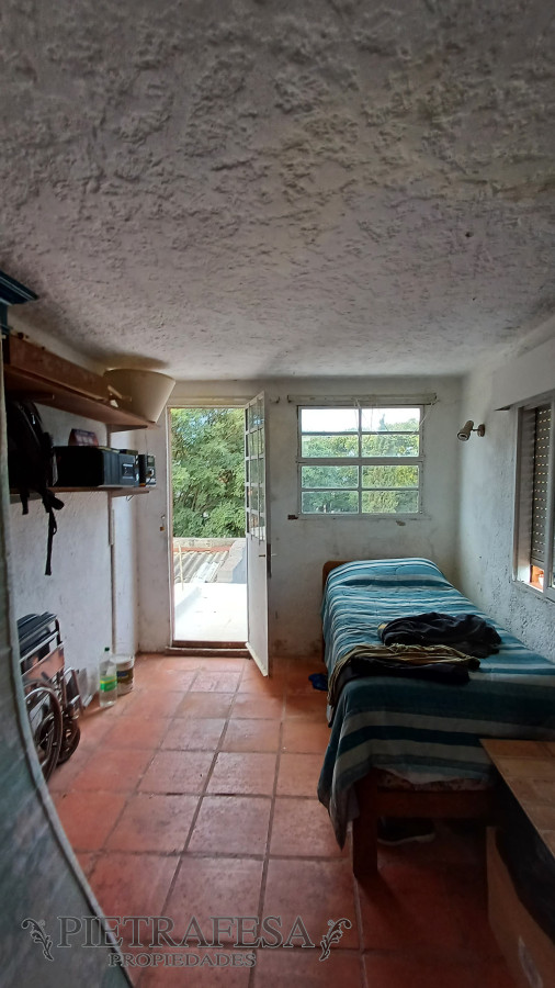 Casa ID.7322 - Casa en venta 5 dormitorios, 4 baños, fondo con piscina y garaje-Basilea-Carrasco