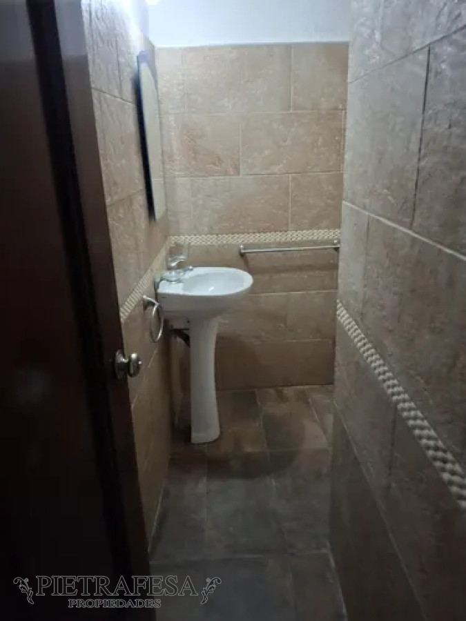 Casa ID.13454 - Casa en alquiler, 1dormitorio, 1baño, patio. Unión.