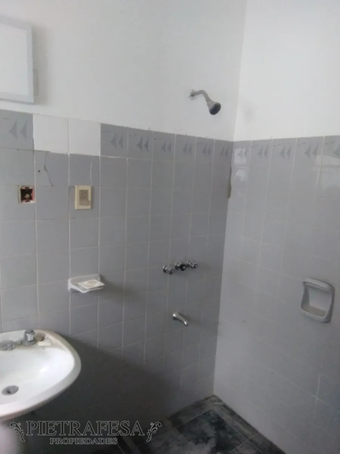 Casa ID.4057 - Casa en venta con renta - 2 dormitorios 1 baño con patio - Cochera - Av. Corrientes - Maroñas