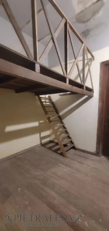 Casa ID.13609 - Casa en venta con renta 4 dormitorios, 1 baño, patio-Aguada