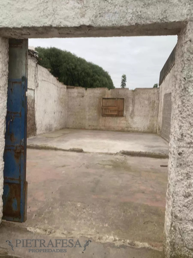 Casa ID.9715 - Casa mas aptos a reciclar y galpón en venta- Nuevo Paris