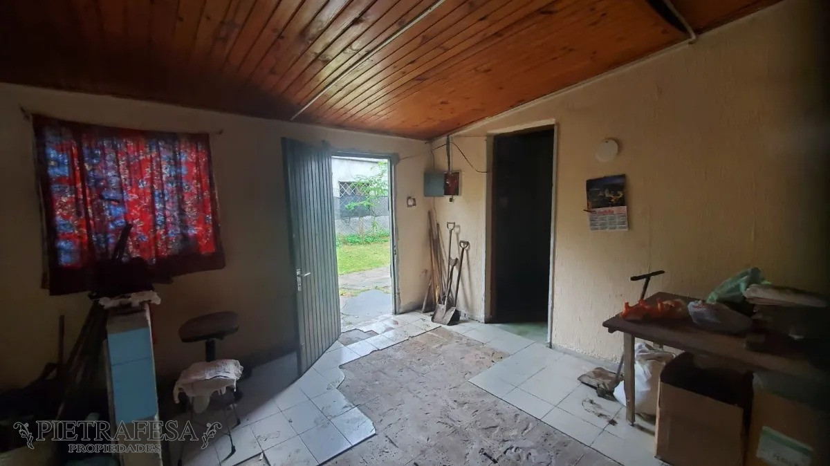 Casa ID.13842 - Oportunidad! 2 casas en venta con amplio terreno y galpón-Hipódromo