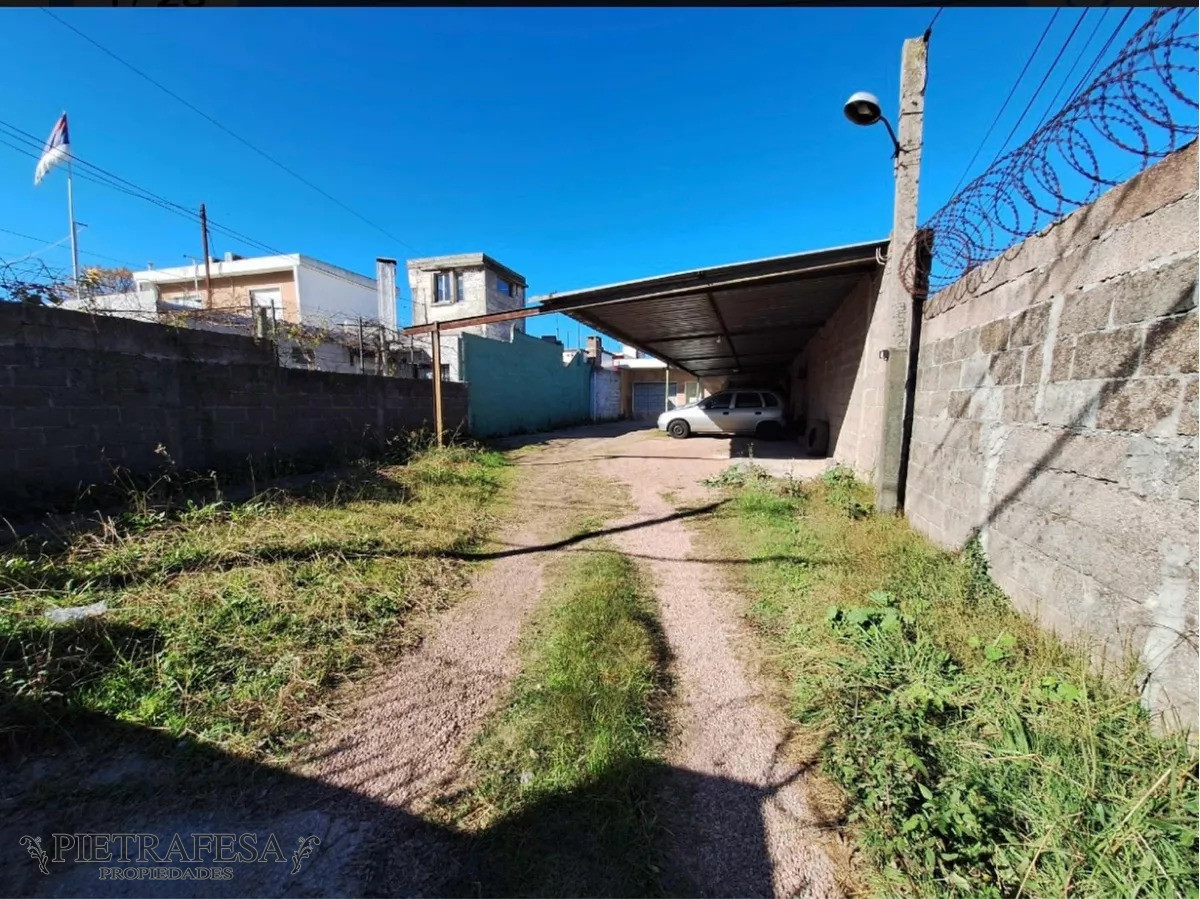 Casa ID.11374 - Casa con gran terreno, 2 dormitorios, 1 baño- Villa Española