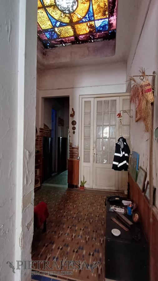 Casa ID.13628 - Casa mas monoambiente en venta 2 dormitorios, 2 baños, patio -Tres Cruces.