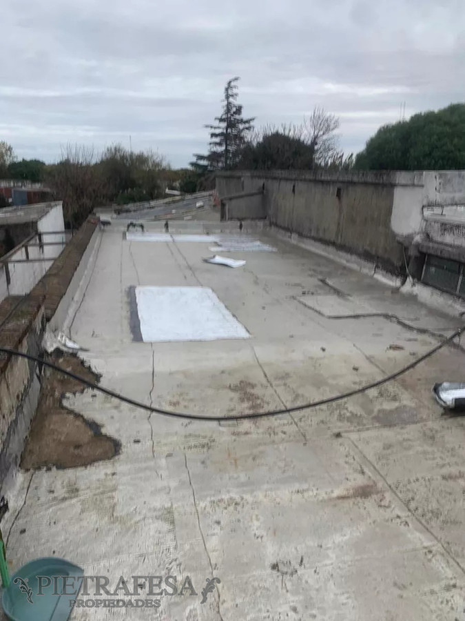 Casa ID.9715 - Casa mas aptos a reciclar y galpón en venta- Nuevo Paris