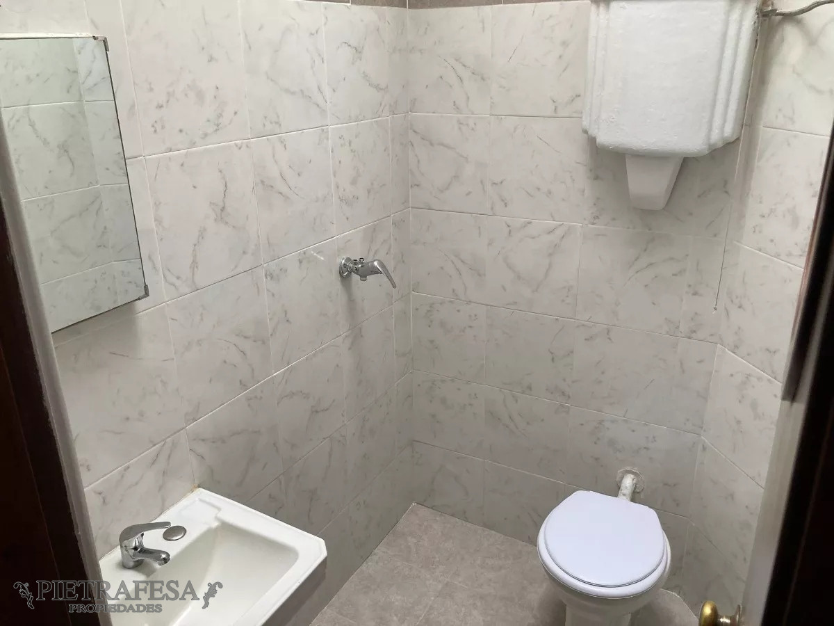 Casa ID.8807 - Casa de altos en venta, 3 dormitorios, 2 baños, terraza, patio con parrillero, Vazquez, Cordón.