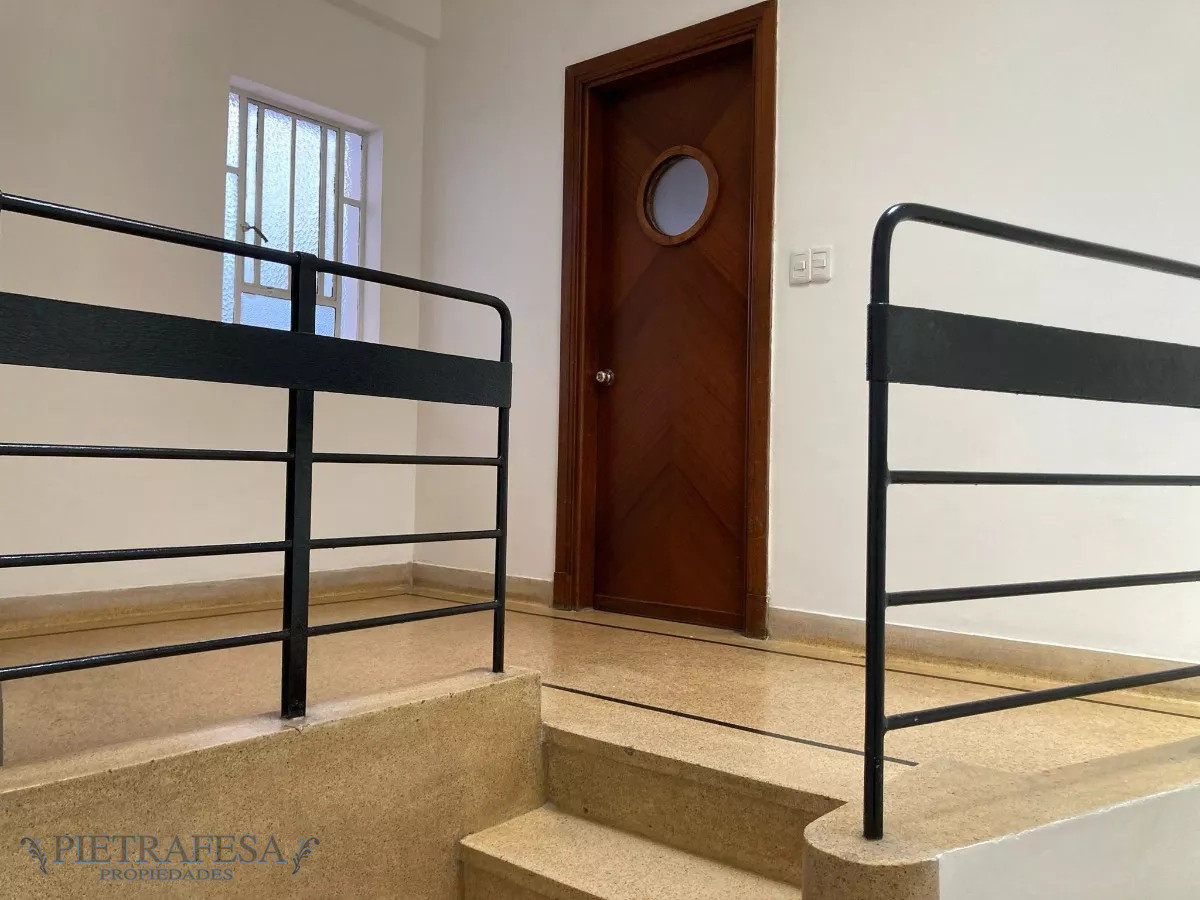 Casa ID.8807 - Casa de altos en venta, 3 dormitorios, 2 baños, terraza, patio con parrillero, Vazquez, Cordón.
