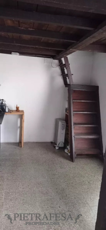 Casa ID.5826 - Casa en venta con renta 2 dormitorios, 2 baños y azotea con parrillero-Juan Arteaga- Cerrito