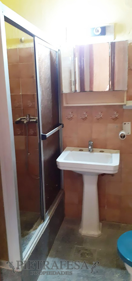 Casa ID.13556 - Casa de altos en venta, 4 dormitorios, 1 baño, azotea-Cordón 