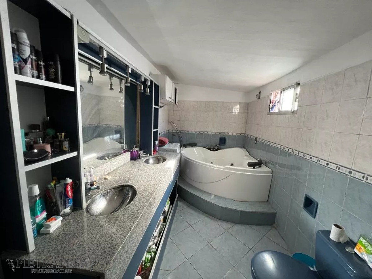 Casa ID.10986 - Casa en venta, 3 dorm, 3 baños, fondo, barbacoa, cochera