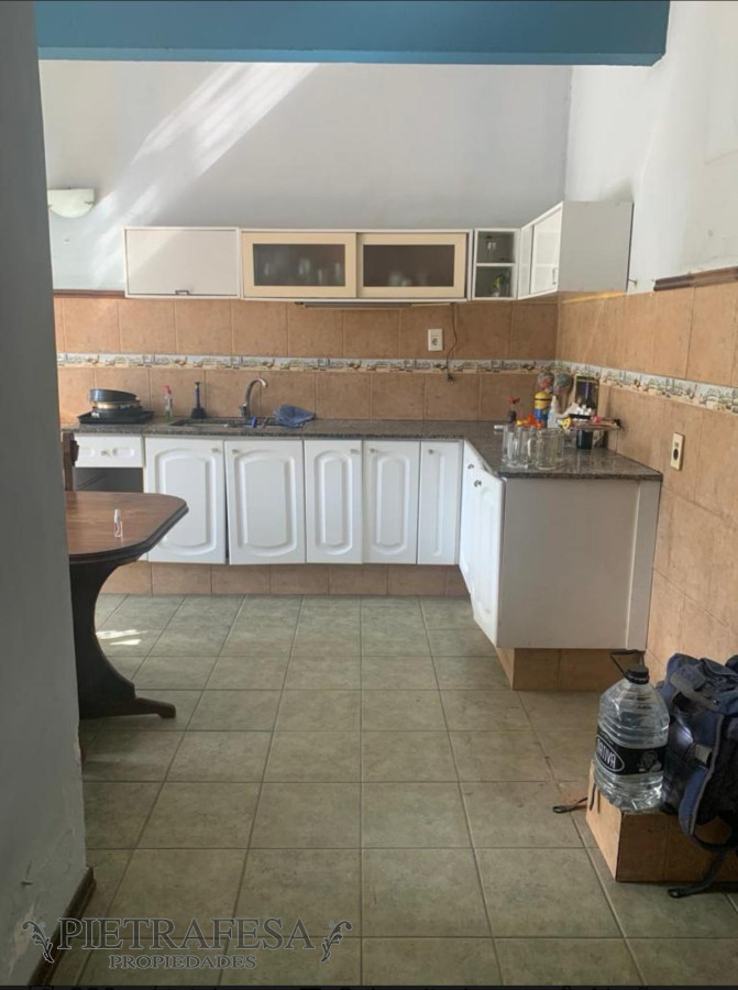 Casa ID.9588 - Casa en venta con renta,3 dormitorios,patio,cochera-Bolivar
