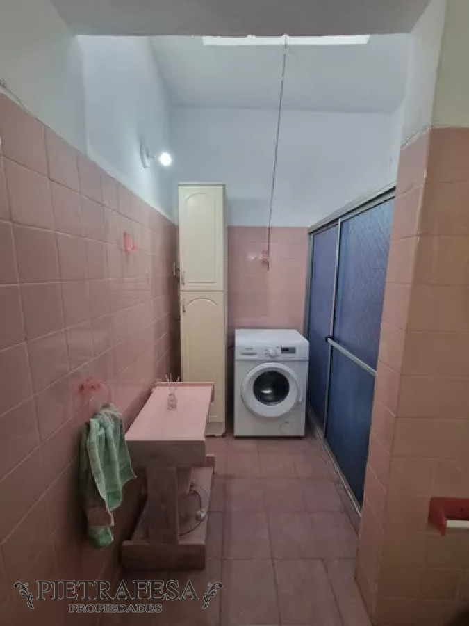 Casa ID.13118 - Casa en alquiler, 3dormitorios, 1baño, patio. Tres Cruces.