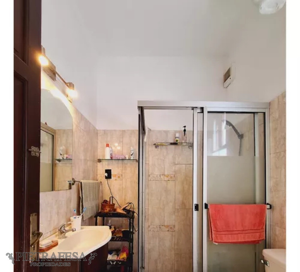 Casa ID.12734 - Casa en venta, 3dormitorios, 1baño, garaje, azotea. Pocitos.
