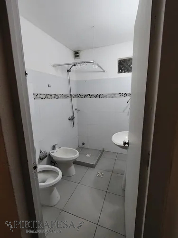 Casa ID.13689 - Casa en alquiler, 1dormitorio, 1baño. Brazo Oriental.