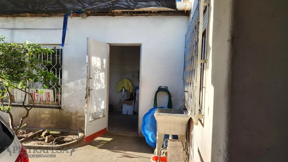 Casa ID.6880 - 2 casas en venta 4 dormitorios, 2 baños, patio, barbacoa y cochera-Termópilas - Brazo Oriental