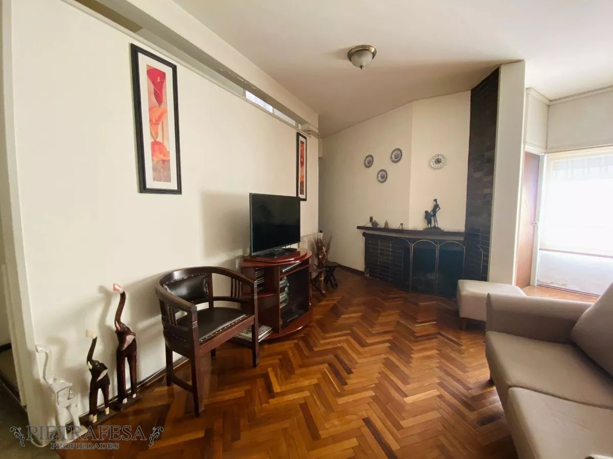 Casa ID.8755 - Casa en venta 3 dormitorios, 2 baños, garaje, azotea- Tres Cruces