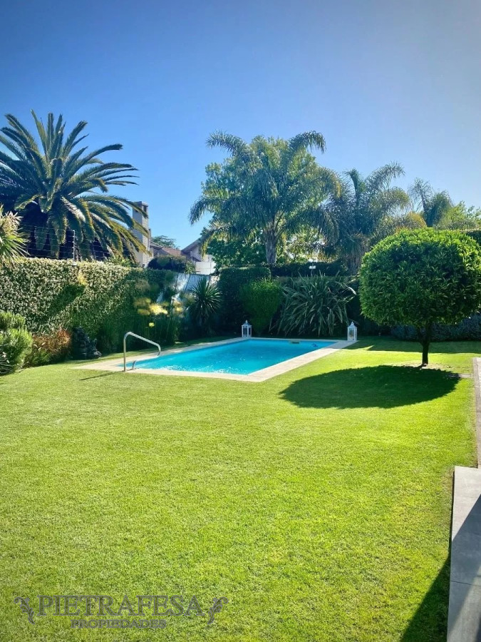 Casa ID.6238 - Casa en venta 3 dormitorios, 3 baños, fondo con barbacoa, piscina y garaje-Lancasteriana-Carrasco Norte