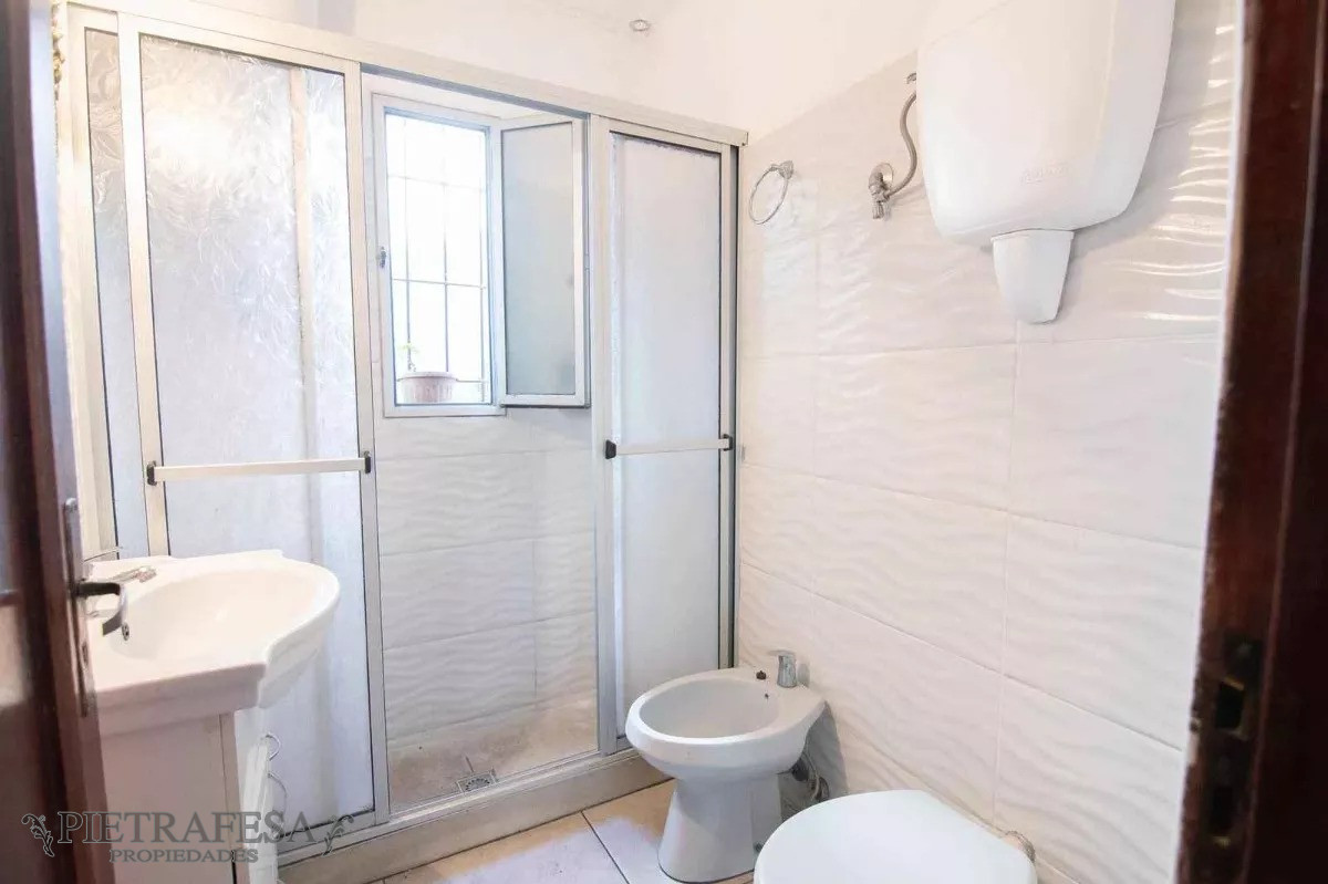Casa ID.7157 - Casa en venta 3 dormitorios, 2 baños, fondo y garaje-Francisco Anzani-Buceo 