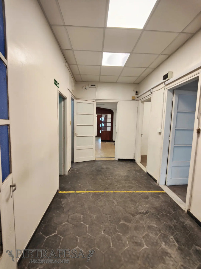 Casa ID.13588 - Casas en alquiler, 5dormitorios, 3baños, patio, azotea. Paso Molino.