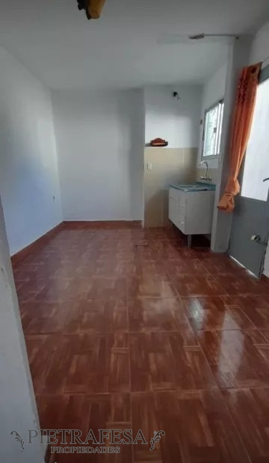 Casa ID.10434 - Casa en venta con renta 2 dormitorios, 1 baño, patio-Belvedere 
