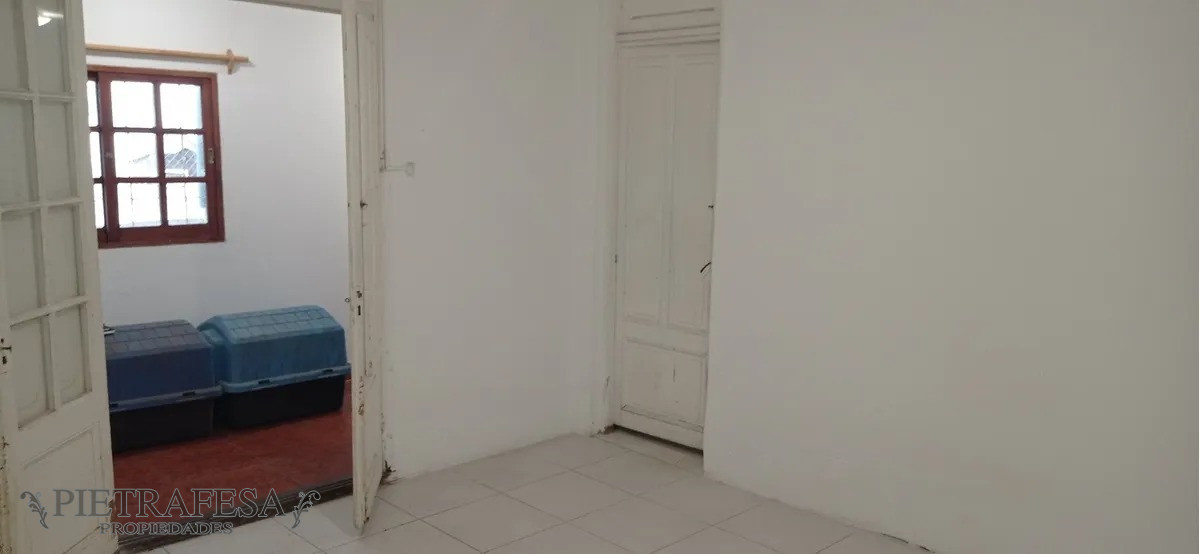 Casa ID.2519 - Casa y apartamento en venta 2 dormitorios 1 baño, fondo y cochera-Magenta-Buceo