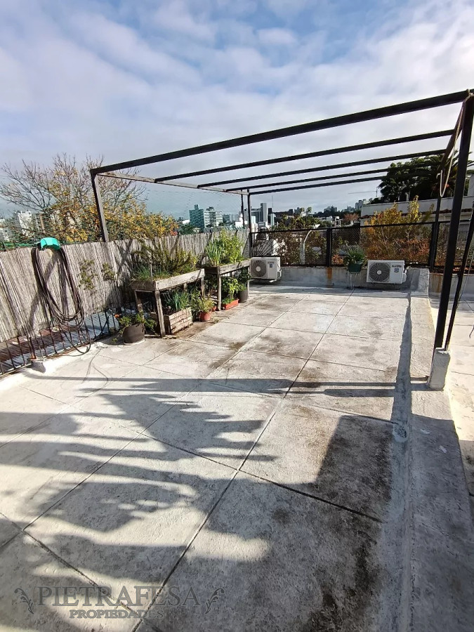 Casa ID.9814 - Casa en venta 6 dormitorios,2 baños, gje, azotea-La Blanqueada