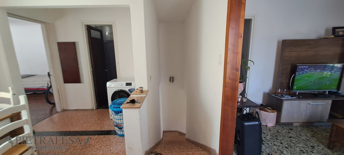 Casa ID.8855 - Casa en venta con renta, 2 dormitorios, 1 baño y patio-Buceo