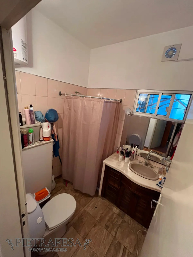 Casa ID.7555 - Casa mas apto en venta 4 dormitorios, 3 baños, fondo y garaje-Víctor Raúl Haya de la Torre-Malvin 