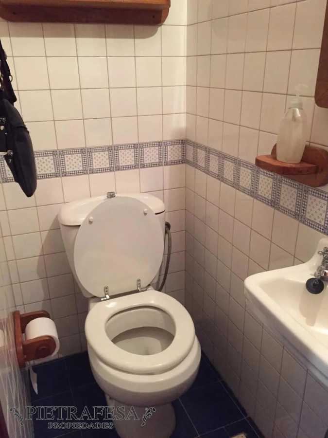Casa ID.7882 - Casa en venta con renta, 3 dormitorios, 4 baños, cochera, Dr. Pablo de María, Cordón.