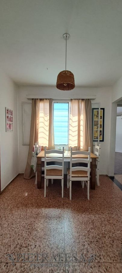 Casa ID.8855 - Casa en venta con renta, 2 dormitorios, 1 baño y patio-Buceo