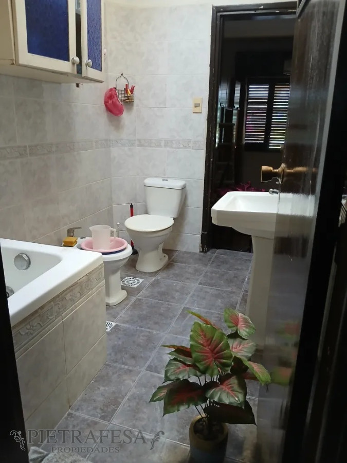 Casa ID.13465 - Casa en venta 3 dormitorios, 2 baño, azotea-La Comercial
