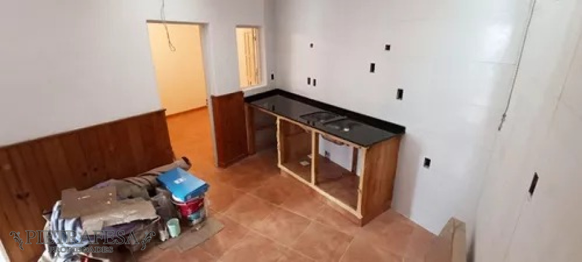 Casa ID.8529 - Casa en venta con renta, 4 dormitorios, 1 baño, azotea y garaje-Cnel. Santiago Labandera -Capurro