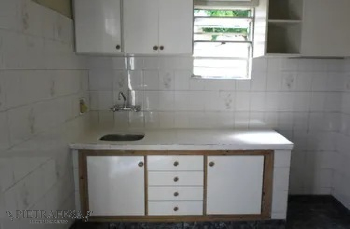 Casa ID.13337 - Casa en alquiler, 3dormitorios, 1baño, patio, cochera. Cerro.