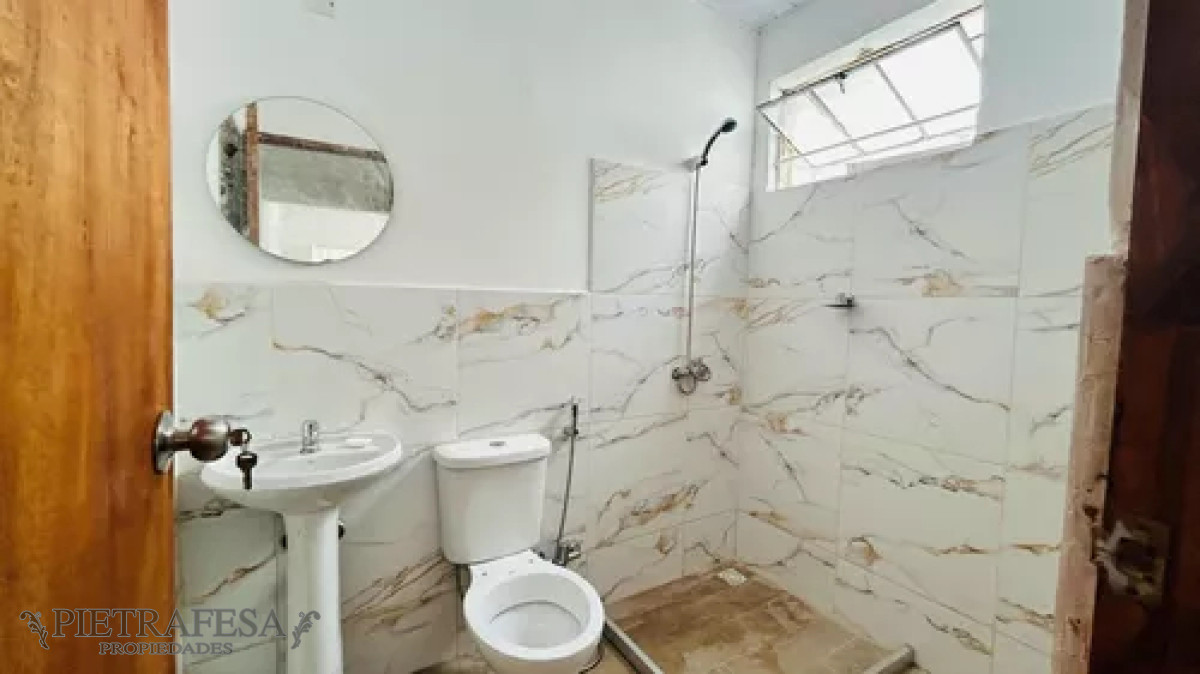 Casa ID.13012 - Casa en alquiler, 3dormitorios, 1baño, patio, cochera. Cerro.