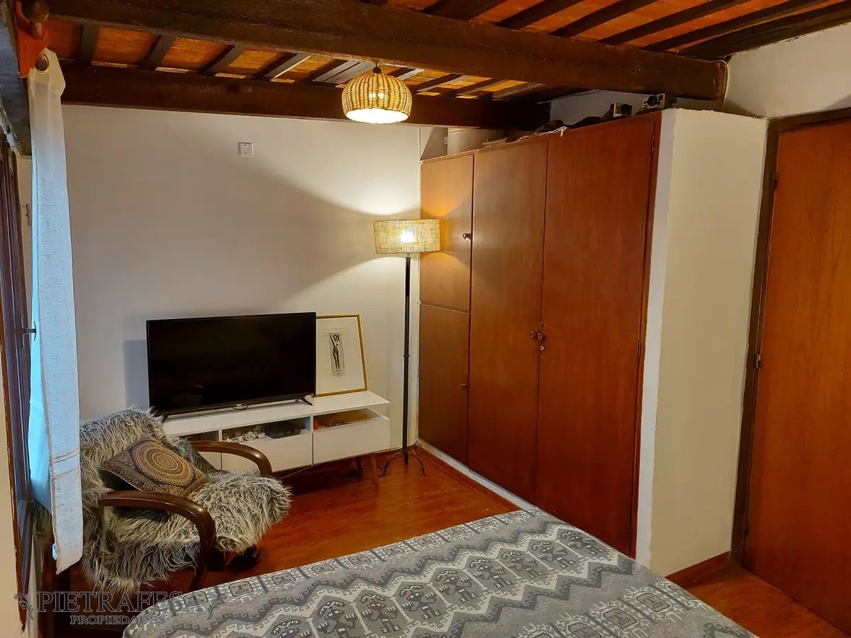 Casa ID.7208 - Casa en venta 5 dormitorios, 3 baños, fondo y cochera- Felix Buxareo-Villa Dolores