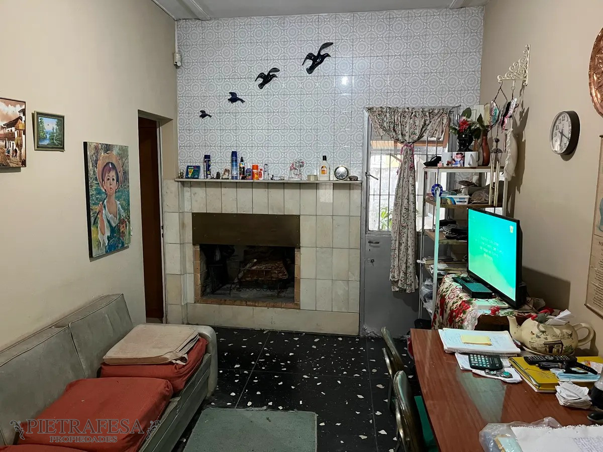 Casa ID.7555 - Casa mas apto en venta 4 dormitorios, 3 baños, fondo y garaje-Víctor Raúl Haya de la Torre-Malvin 