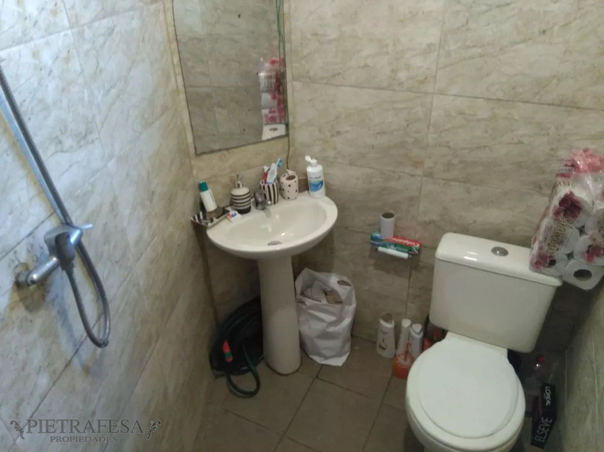 Casa ID.9231 - PH con renta en venta, 2 dormitorios, 1 baño-Tres Cruces