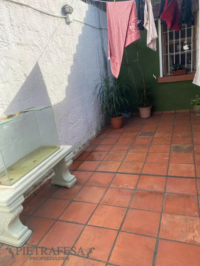 Casa ID.10541 - Casa en venta 3 dormitorios, 1 baño, patio, cochera-La Teja