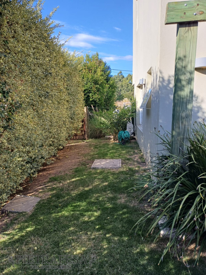 Casa ID.8742 - Casa en venta 4 dormitorios, 3 baños, piscina, cochera-Ciudad de la Costa 