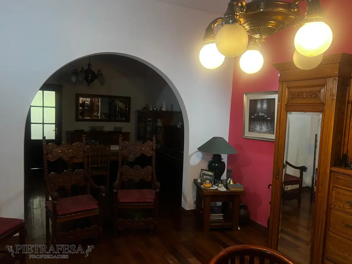 Casa ID.12692 - Casa en venta, 4dormitorios, 2baños, patio, barbacoa, garaje. Pocitos