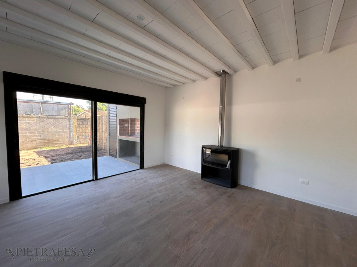 Casa ID.9769 - Casa a estrenar 2 dormitorios,3 baños, cochera-Carrasco Norte