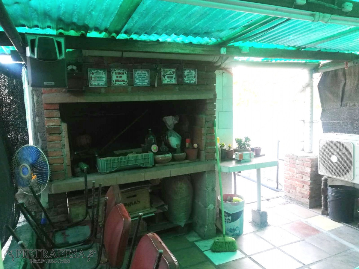 Casa ID.1652 - Casa en venta 2 plantas, 4 dormitorios 2 baños con garaje - Isabela - Brazo Oriental 