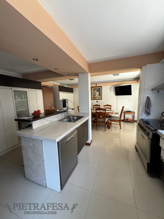 Casa ID.12278 - Gran casa en venta 6 dormitorios, 4 baños, piscina-Punta Gorda