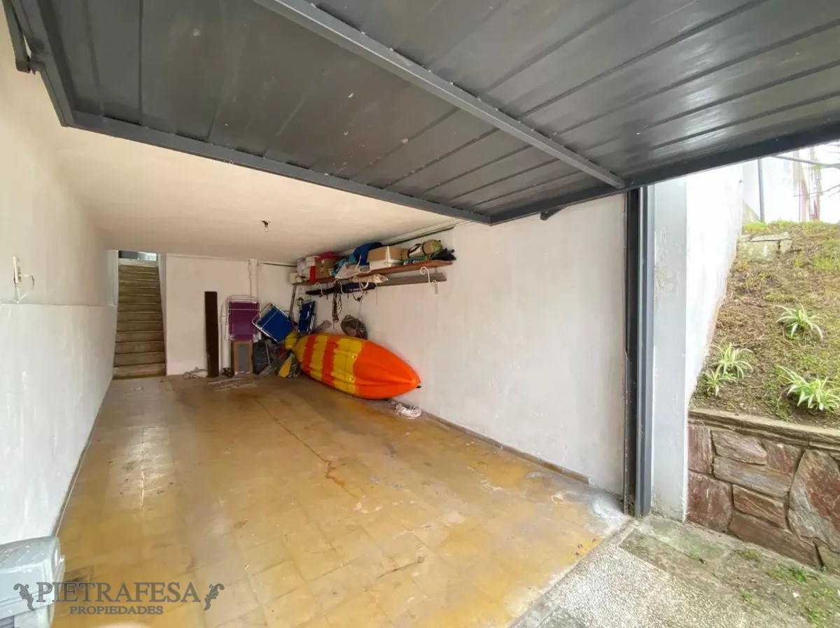 Casa ID.7961 - 2 casas en venta con renta, 4 dormitorios, 3 baños, garaje y fondo- Avenida Cataluña- Parque Batlle