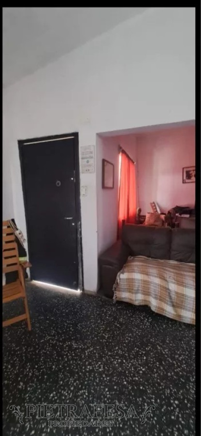 Casa ID.8864 - Casa en venta con renta 2 dormitorios, 1 baño y cochera-Villa Española