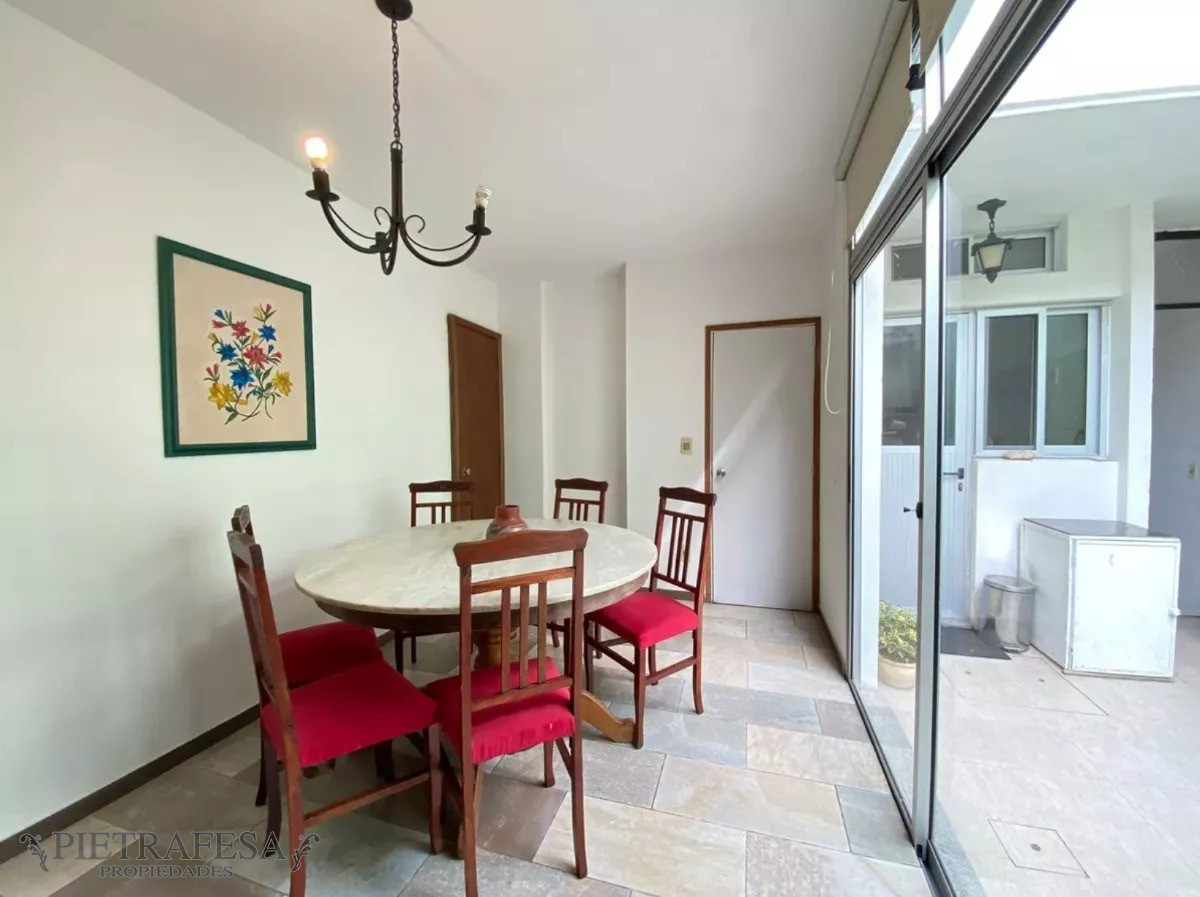 Casa ID.7961 - 2 casas en venta con renta, 4 dormitorios, 3 baños, garaje y fondo- Avenida Cataluña- Parque Batlle