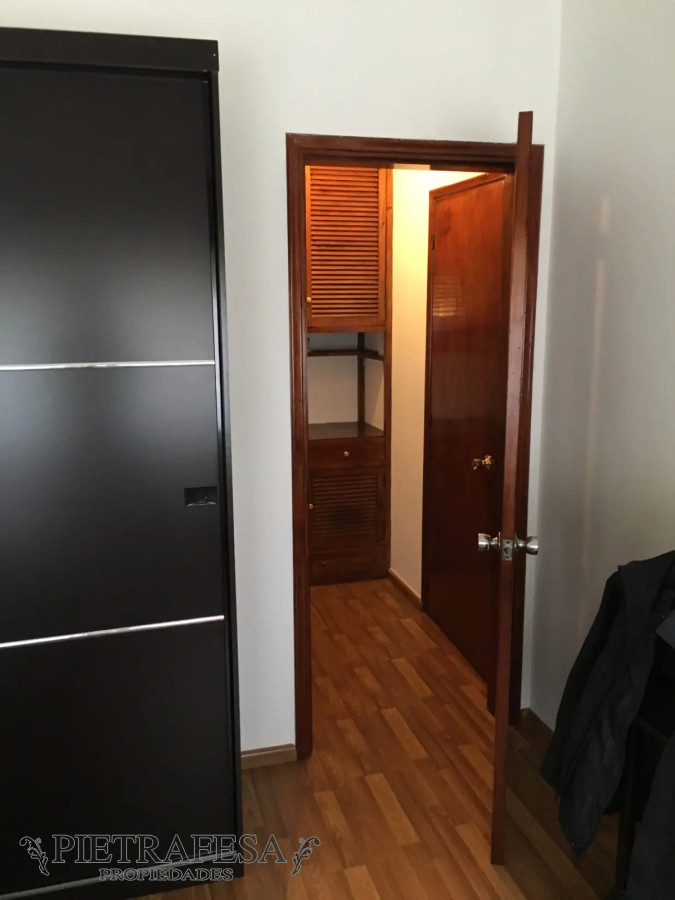 Casa ID.1424 - Casa en venta con renta 4 dormitorios 2 baños con garaje y patio- Av. San Martín - Cerrito